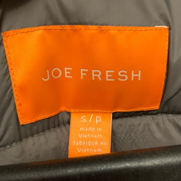 Insulated elegant JOE FRESH vest paisley design - Picture 3 of 3